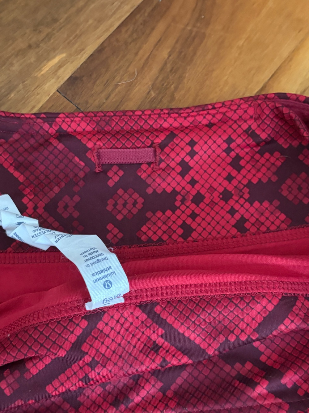 Lululemon Pace Rival Mid-Rise Skirt Short - Cranberry snake print Skirt Sz 6 ECU - Picture 13 of 17